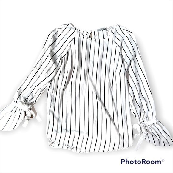 Dalia STRIPED STATEMENT SLEEVES KEYHOLE BLOUSE - Picture 1 of 1